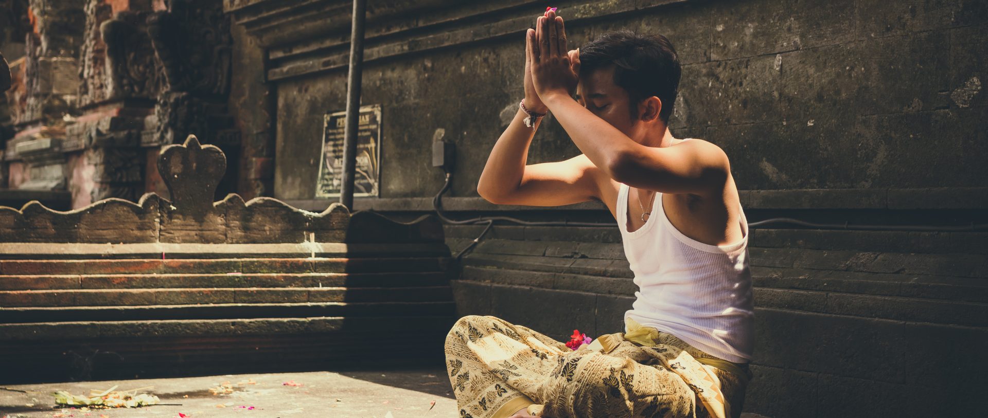 what's the difference between yoga and meditation